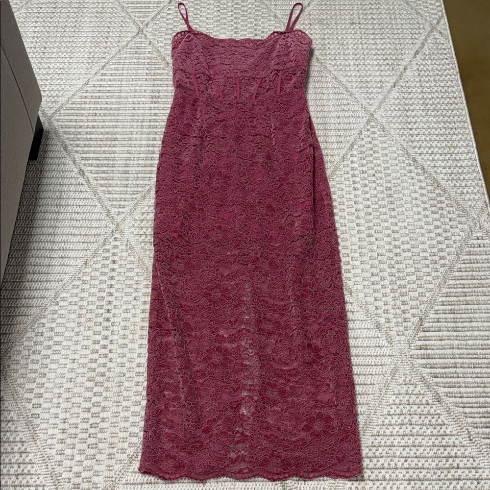 Elegant Lace Midi Dress in rose pink Anthropologie Baylor small scalloped